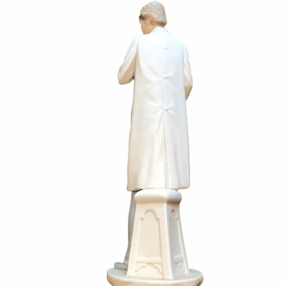 Lladro Nao Figurine, Doctor, Male 13.5" MIB - Picture 3 of 8